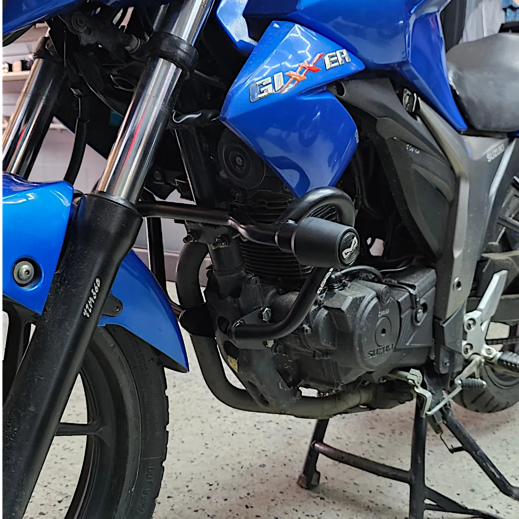 BARRA DE PROTECCIÓN CON SLIDER SUZUKI GIXXER 150 MV ARMO2.webp