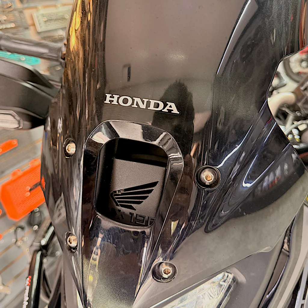 ELEVADOR DE CUPULA HONDA NX 190 + SOPORTE GPS O HOLDER (2).webp