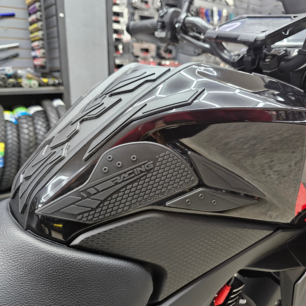 STOMPGRIPS SPECIAL UNIVERSAL (NX 190/HUNK 125R/DR 150) - PROTECTOR DE TANQUE (COMPLETO)