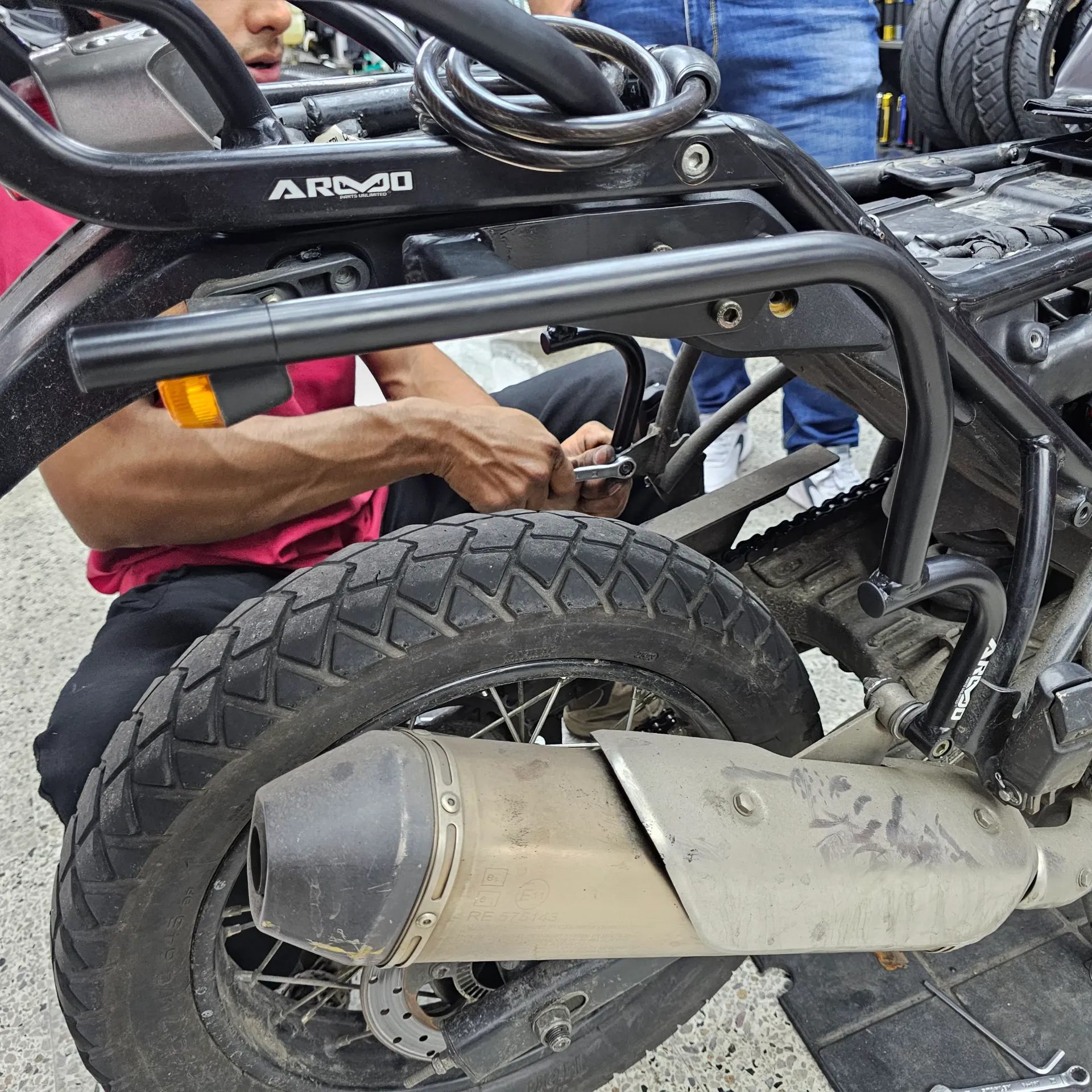 [97] SOPORTE 3P PARA ALFORJAS O MALETAS LATERALES ROYAL ENFIELD HIMALAYAN/SCRAM 411