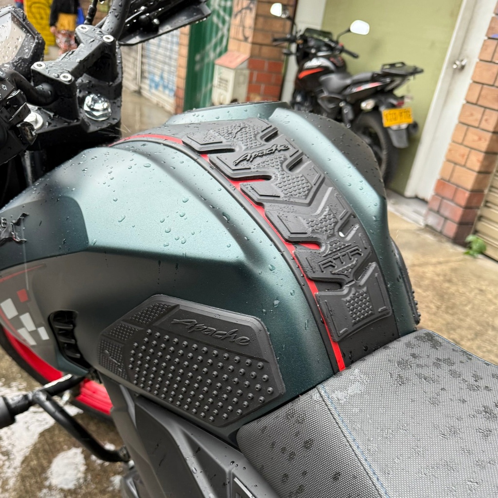 [1116] STOMPGRIPS 3D TVS APACHE 2V/4V - PROTECTOR DE TANQUE (COMPLETO)