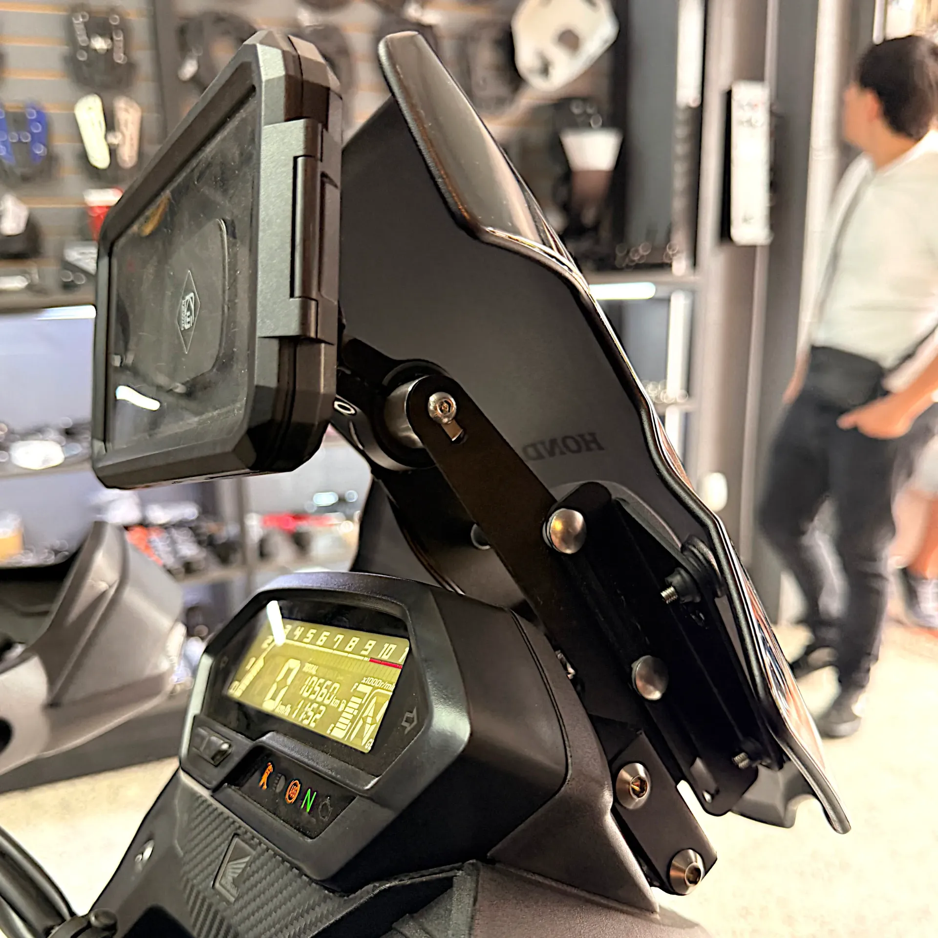 ELEVADOR DE CUPULA HONDA NX 190 + SOPORTE GPS O HOLDER