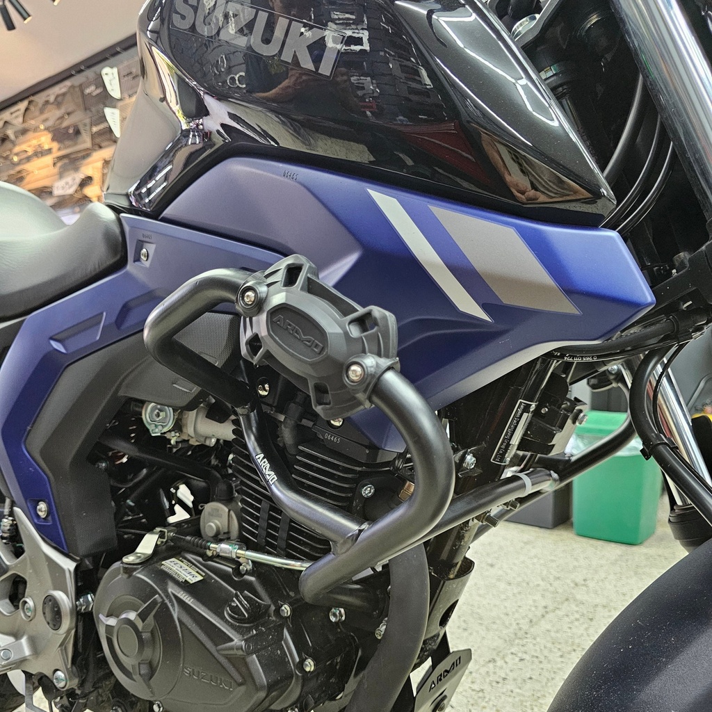 BARRA DE PROTECCIÓN CON SLIDER VSTROM 160 ARMO