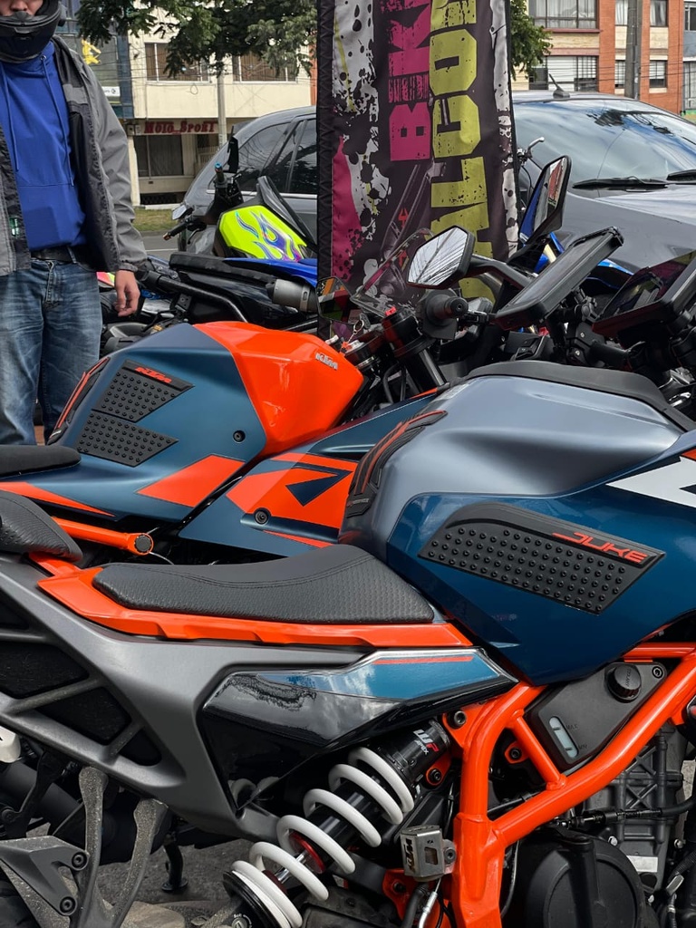 STOMPGRIPS SEVEN DESIGN 7D KTM DUKE 200/250/390 NG - PROTECTOR DE TANQUE (COMPLETO)
