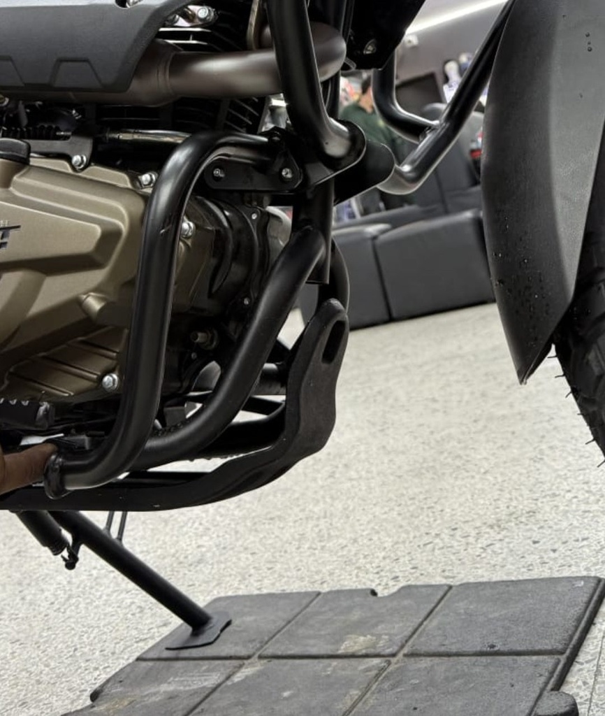 SLIDER - DEFENSA BAJA INFERIOR AKT TT 200