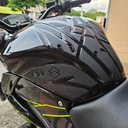 KIT STOMPGRIPS TIPO LIJA SPECIAL EDITION SUZUKI GIXXER 150 FI/SF - GIXXER 250 FI/SF - PROTECTOR DE TANQUE (CENTRAL)