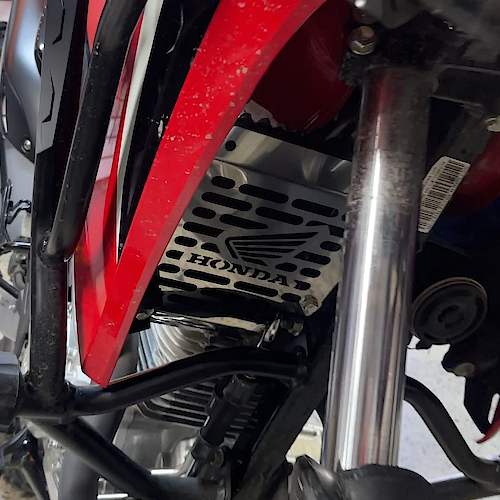 [472A] PROTECTOR RADIADOR HONDA XRE 300/ABS (ACERO) (Negro)