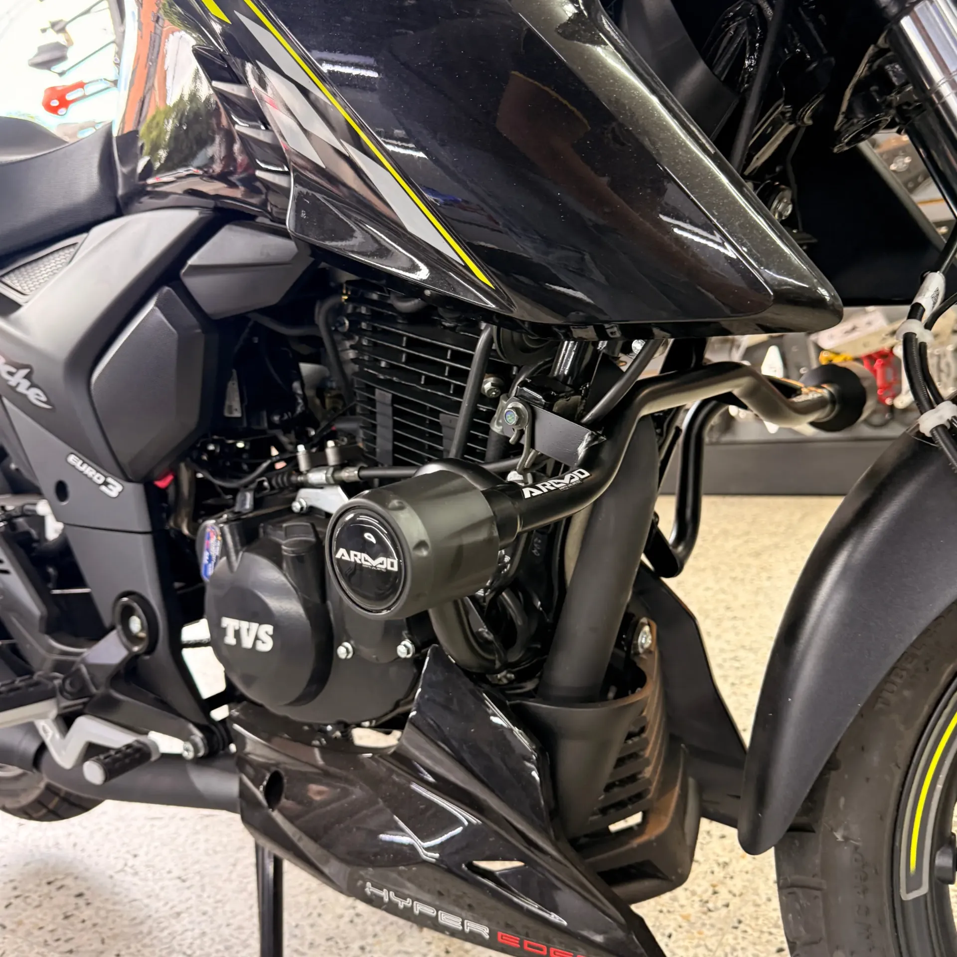 [WP0035] SLIDERS TVS APACHE 4V ARMO