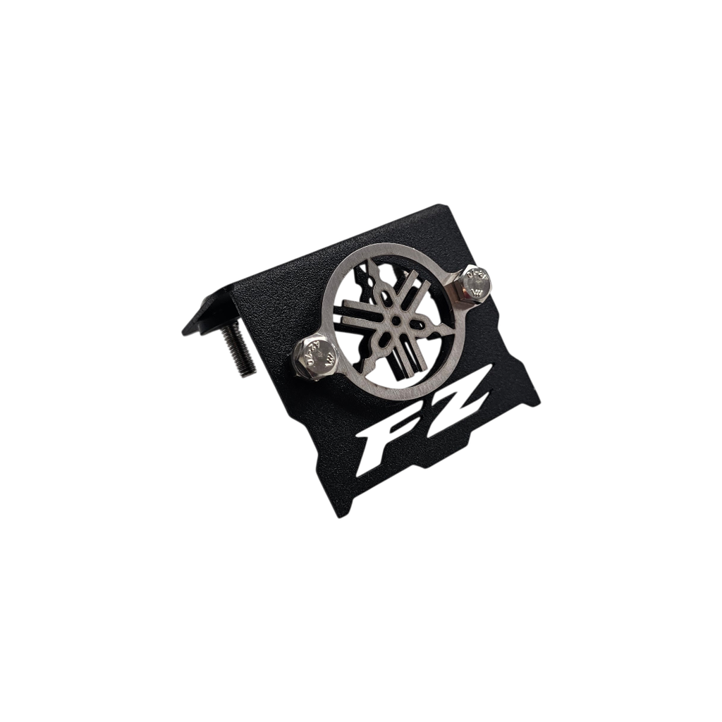 [925] PROTECTOR DE BOMBA FRENO DELANTERO YAMAHA FZ (TORNILLOS RECTOS) (ACERO) (Negro)