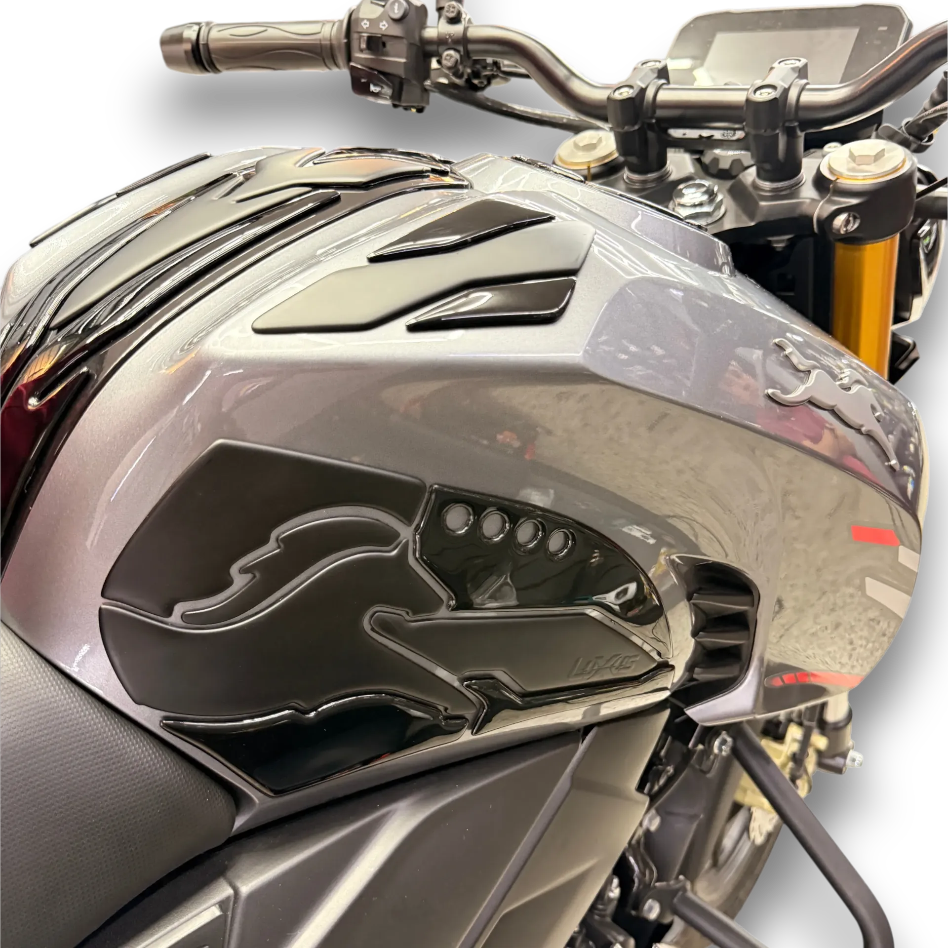 STOMPGRIPS LUXUS TVS APACHE 4V _ NG - PROTECTOR DE TANQUE (COMPLETO)
