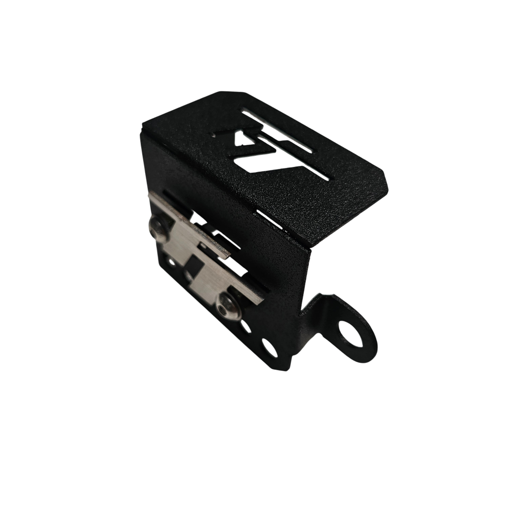 [910] PROTECTOR DE BOMBA FRENO TRASERO AKT TT (ACERO) (Negro)
