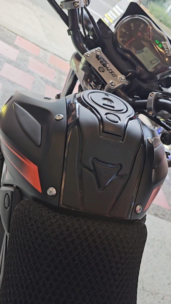 STOMPGRIPS LUXUS YAMAHA XTZ 150 - PROTECTOR DE TANQUE (COMPLETO)