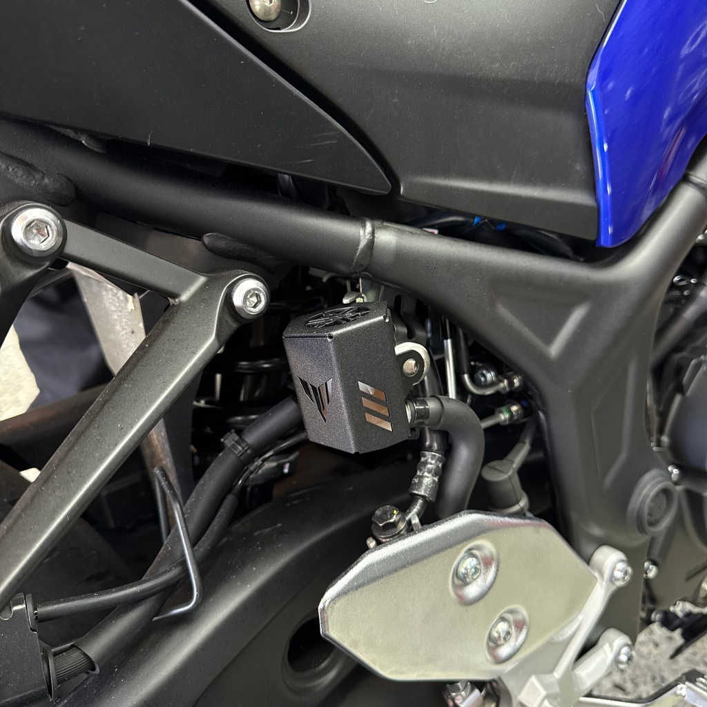 PROTECTOR DE BOMBA FRENO TRASERO YAMAHA MT 03 - 07 (ACERO)