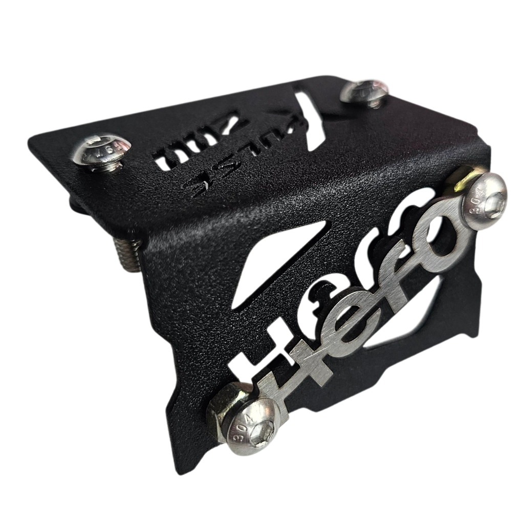 [1205] PROTECTOR DE BOMBA FRENO DELANTERO XPULSE 200 - 4V (ACERO) (Negro)