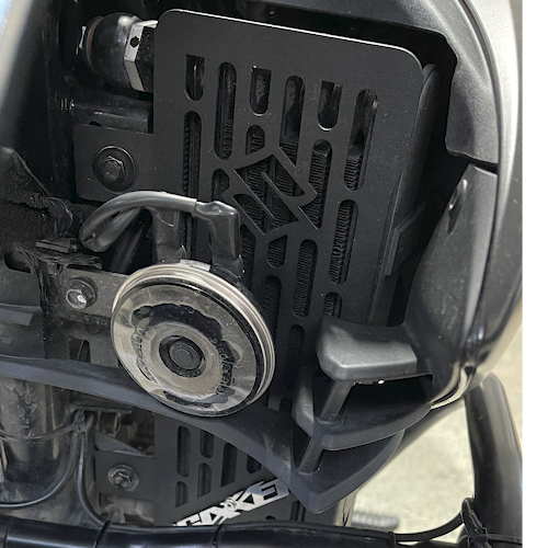 [267] PROTECTOR DE RADIADOR SUZUKI GIXXER 250 FI/SF (ACERO) (Negro)