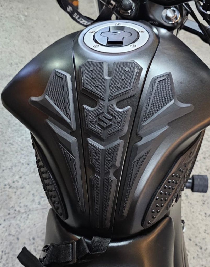 [843] STOMPGRIPS 3D SUZUKI GIXXER FI/SF - PROTECTOR DE TANQUE (CENTRAL)