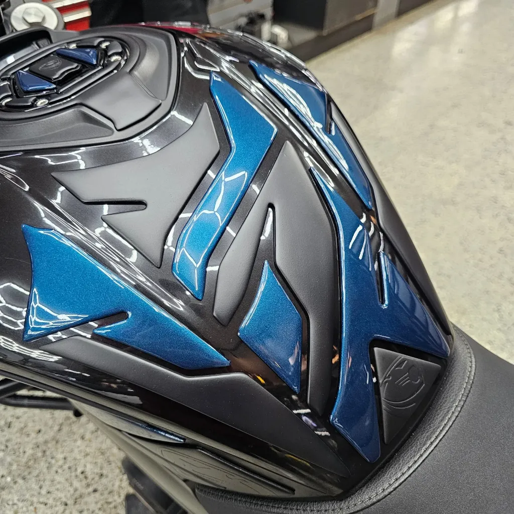 [SPTAA002] STOMPGRIPS LUXUS BAJAJ DOMINAR - PROTECTOR DE TANQUE (COMPLETO) (Azul azalea)