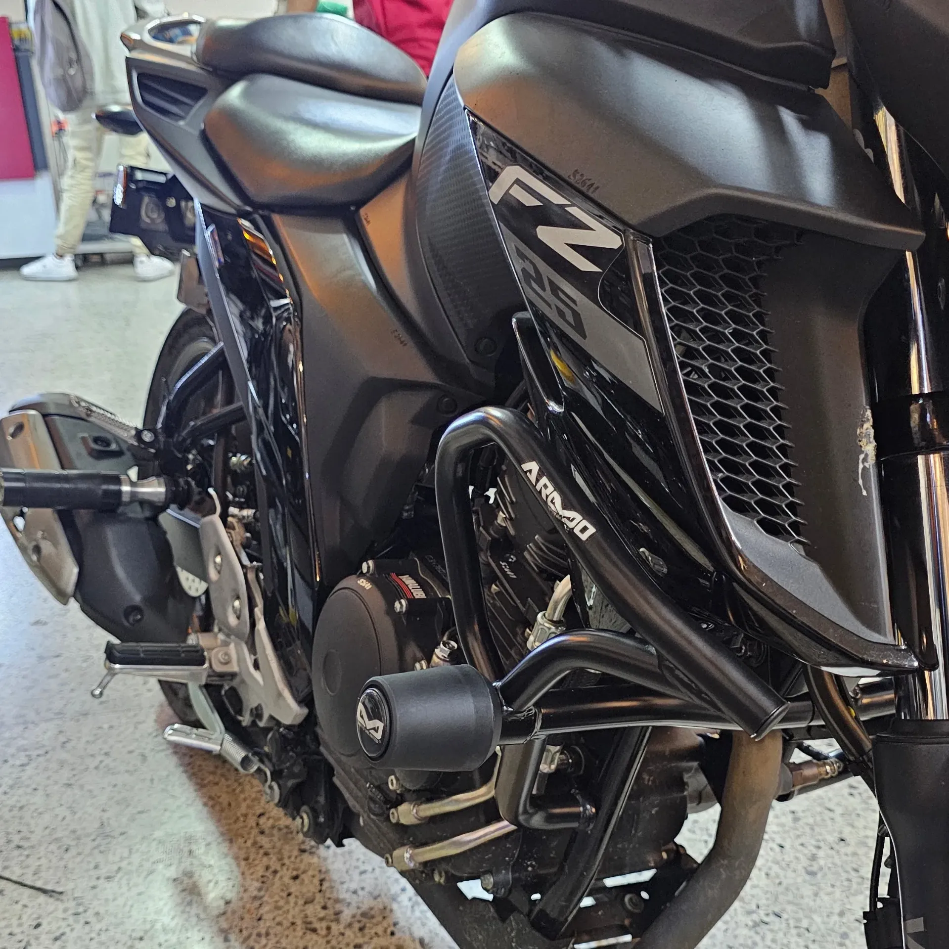 BARRA DE PROTECCIÓN CON SLIDER YAMAHA FZ25 ARMO
