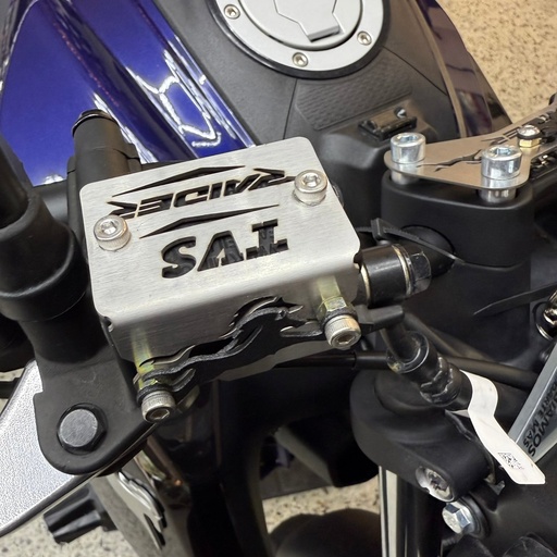 PROTECTOR DE BOMBA FRENO DELANTERO TVS RAIDER (ACERO)