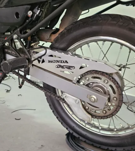 GUARDA CADENA HONDA XR (ACERO)