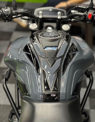 STOMPGRIPS LUXUS YAMAHA FZ 3.0 - PROTECTOR DE TANQUE (COMPLETO)
