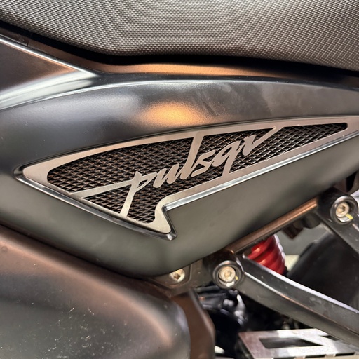 LUJO MALLAS LATERALES - TOMA DE AIRE BAJAJ PULSAR NS400Z/ 200/160/125 UG (ACERO)