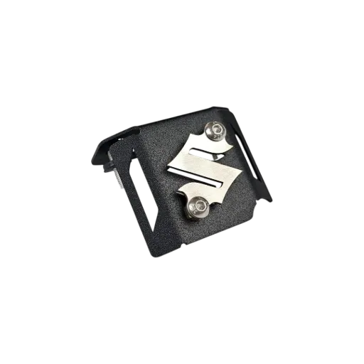 PROTECTOR DE BOMBA FRENO DELANTERO SUZUKI VSTROM 160 (ACERO)