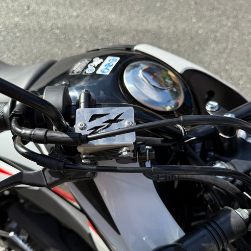 PROTECTOR DE BOMBA FRENO DELANTERO HONDA XRE (ACERO)