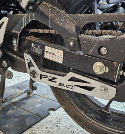 LUJO LATERAL DE CADENA YAMAHA FZ 3.0 (ACERO)