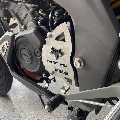PROTECTOR TAPA PIÑON YAMAHA MT-15 (ACERO)