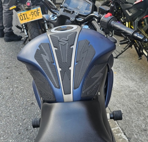STOMPGRIPS SPECIAL GIXXER 150 FI/SF - GIXXER 250 FI/SF - PROTECTOR DE TANQUE (COMPLETO)